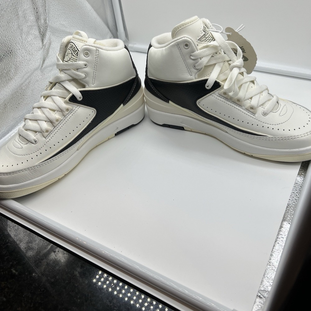 Nike Air Jordan‎ 2 Retro Sail Women's Size 6.5 New With Box And Tags White & blk
